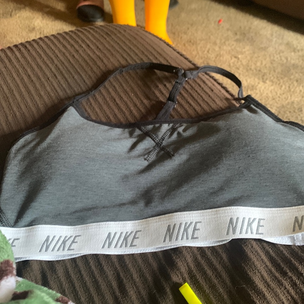 Nike sports bra..size med and like new